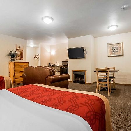 Econo Lodge Inn & Suites Kalispell - Glacier National Park Gateway Zewnętrze zdjęcie