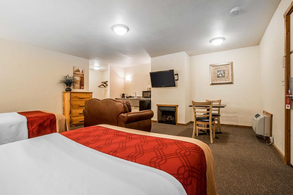 Econo Lodge Inn & Suites Kalispell - Glacier National Park Gateway Zewnętrze zdjęcie