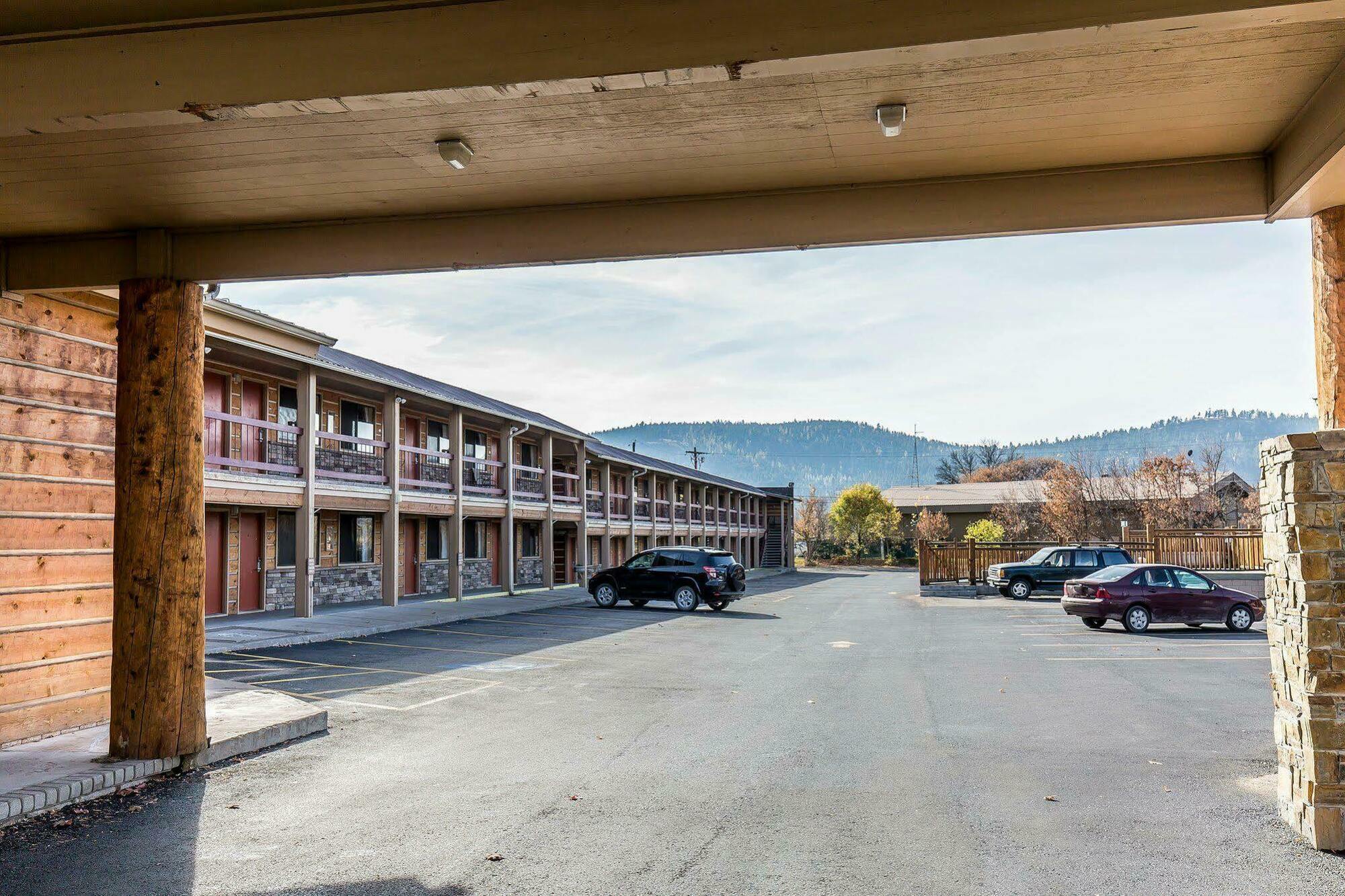 Econo Lodge Inn & Suites Kalispell - Glacier National Park Gateway Zewnętrze zdjęcie