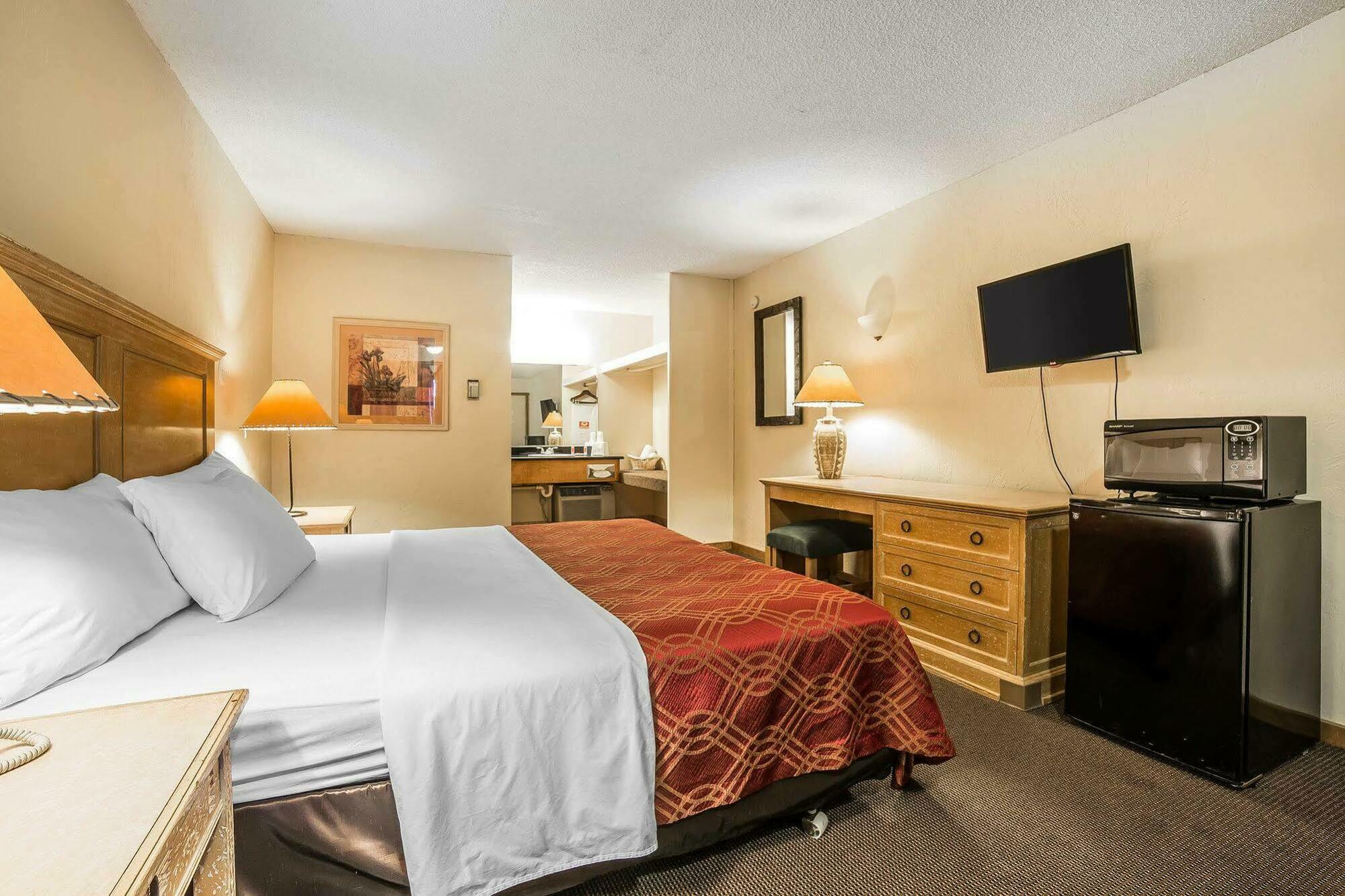 Econo Lodge Inn & Suites Kalispell - Glacier National Park Gateway Zewnętrze zdjęcie