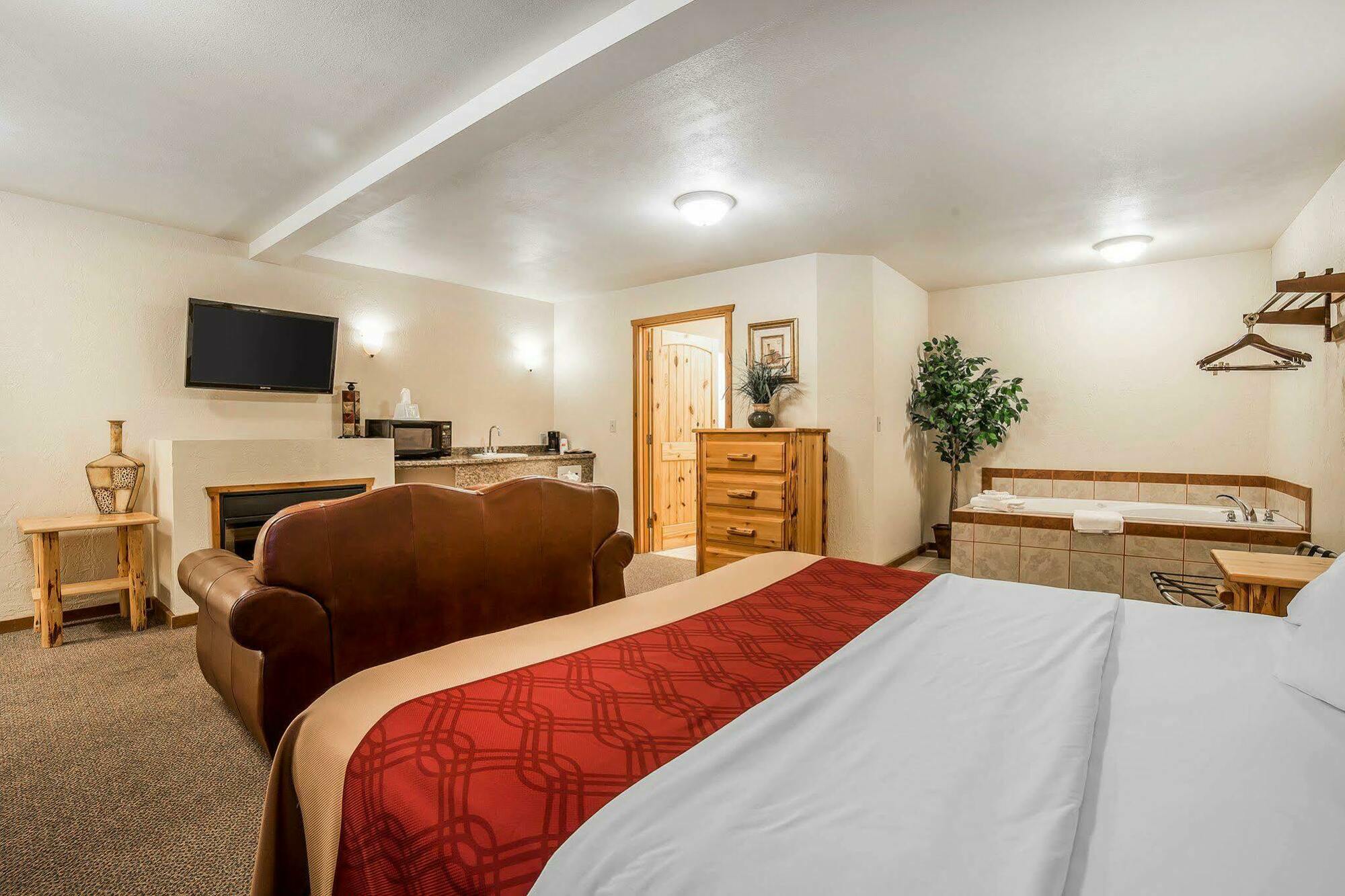Econo Lodge Inn & Suites Kalispell - Glacier National Park Gateway Zewnętrze zdjęcie